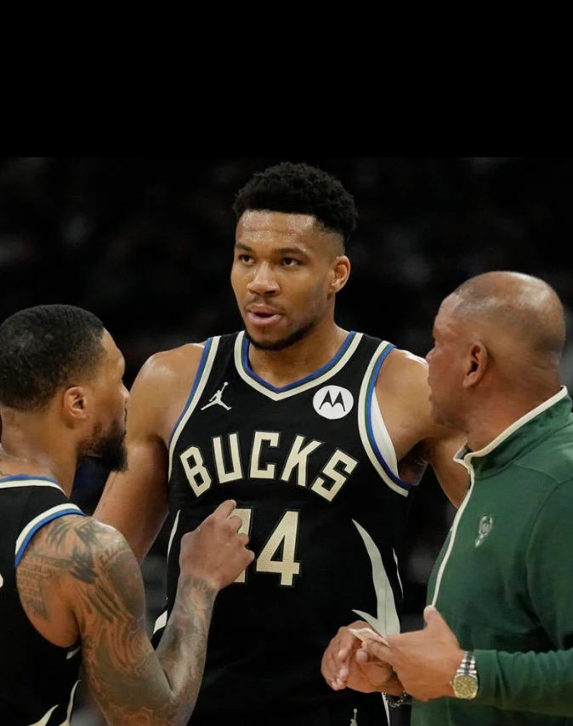 开云体育中国-雄鹿队在季前赛中占据优势，展现冲击总冠军的决心的简单介绍