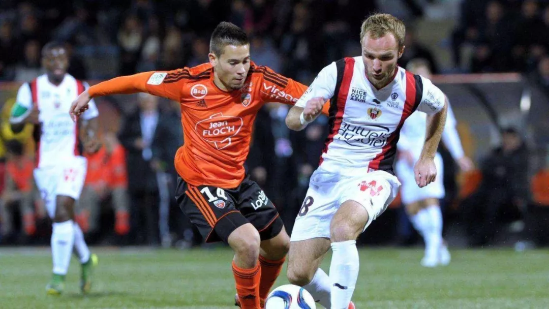 开云体育-里昂客场挫败亚眠，豪取客场三分的简单介绍