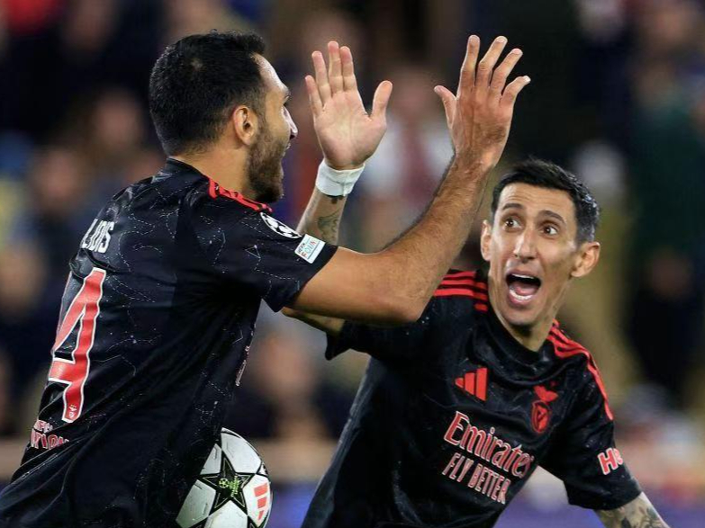 开云体育在线-精神抖擞！足球场上的对决惊心动魄的简单介绍