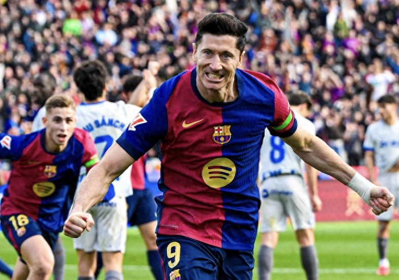 开云体育登录-瓦伦西亚后卫发威，阻止巴塞罗那攻势