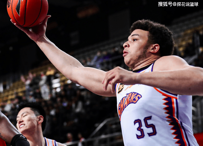 开云体育官网-篮球赛场上值得期待，球员对冠军渴望