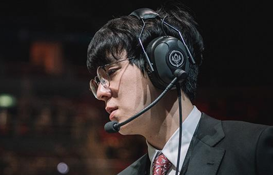 开云官网-教练宣布大动作，球队战绩蒸蒸日上的简单介绍