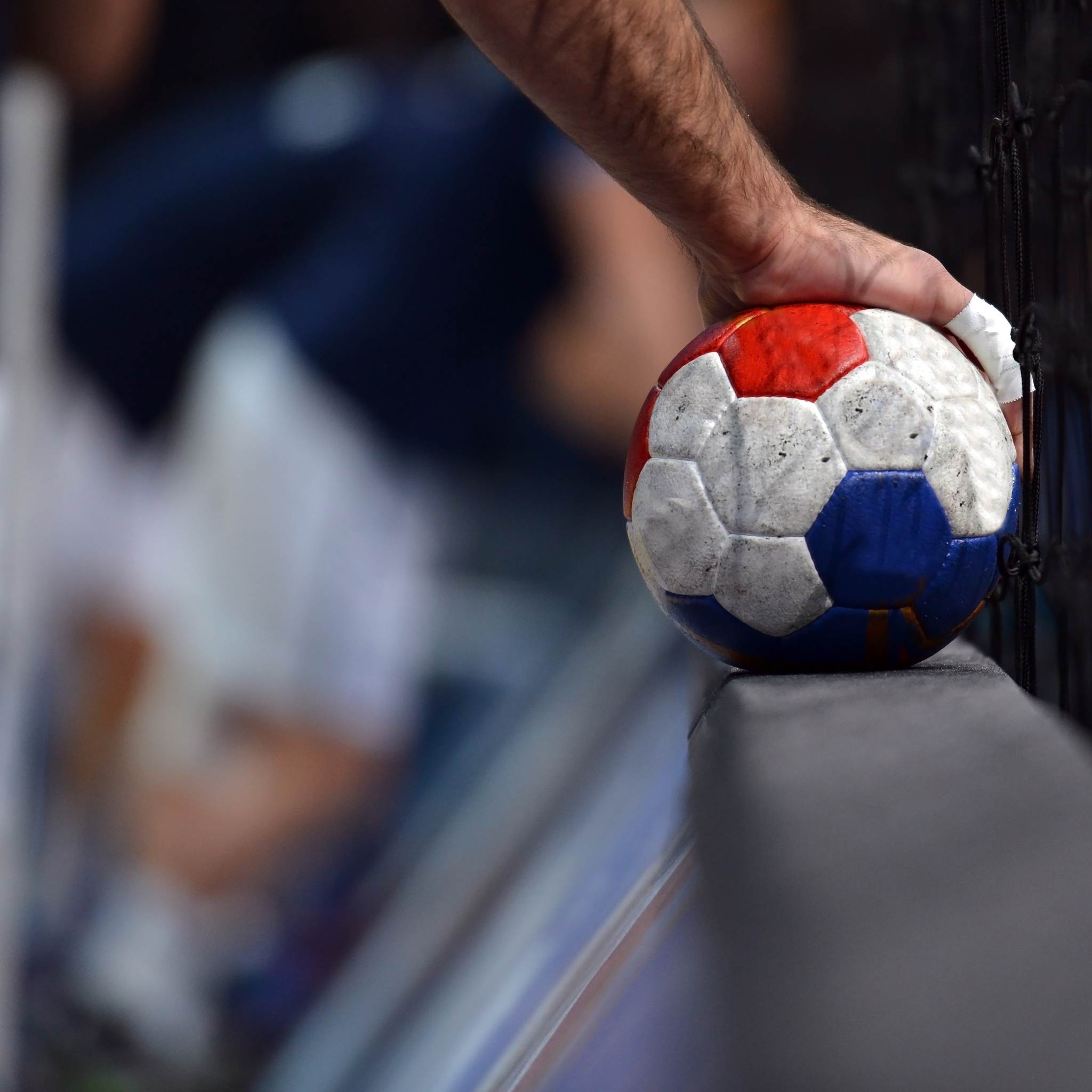 开云体育-战火点燃欧洲足球赛事的全民热情的简单介绍