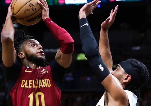 开云体育在线-包含爵士队实现五连胜，稳居东部联盟榜首的词条