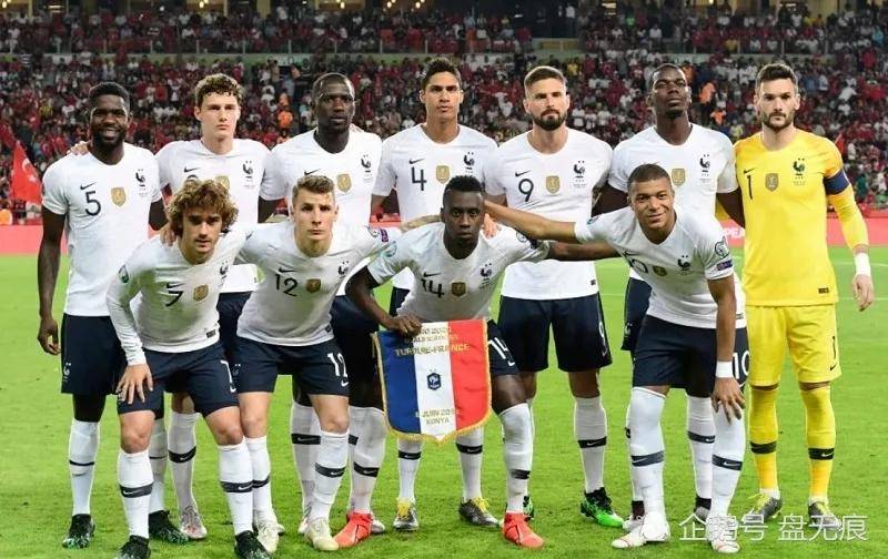 开云官网-意大利国家队教练研究对手战术，备战重要比赛