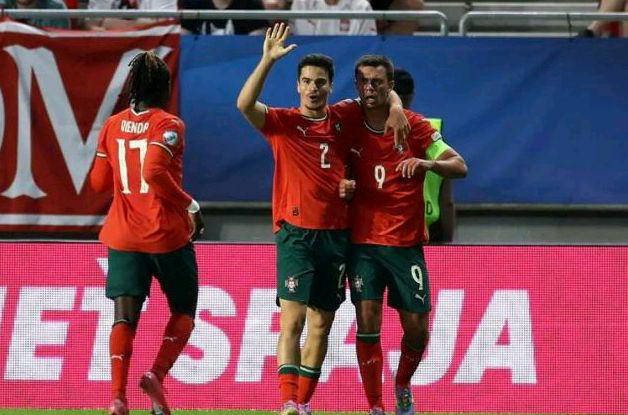 法国队在比赛中实现了逆袭，取得了一场惊险胜利的简单介绍