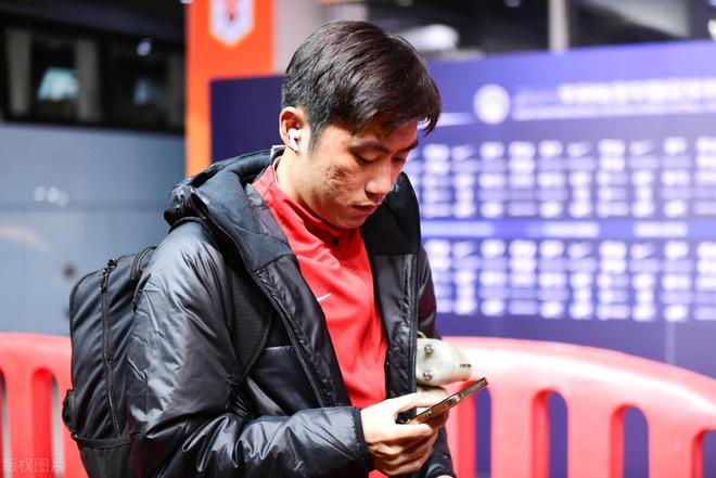 开云体育APP下载-上港主帅下课，球队面临重建困境