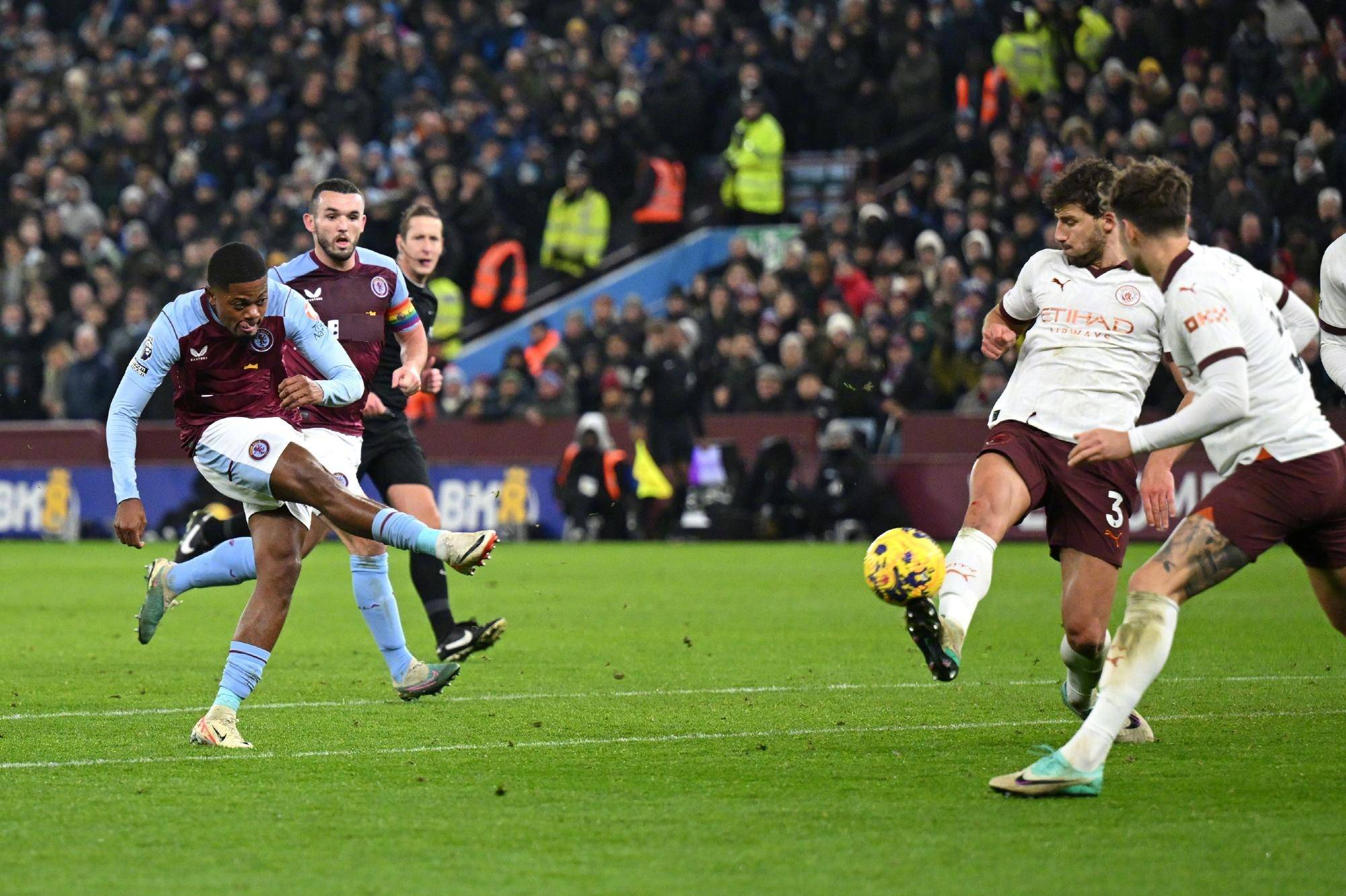 开云体育登录-斯拉维亚主场三球完胜，晋级