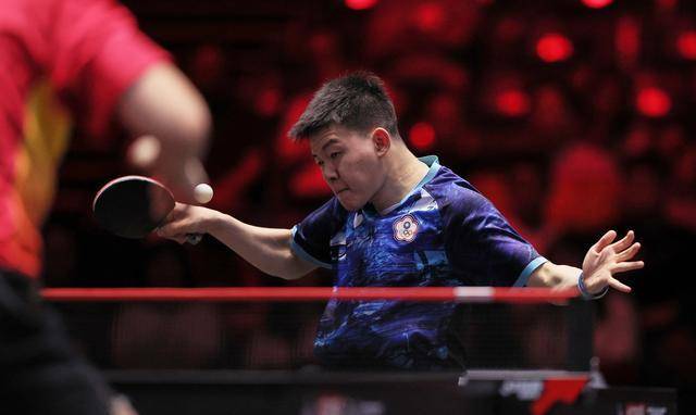 包含希腊队斗志昂扬，晋级欧锦赛季军之争的词条