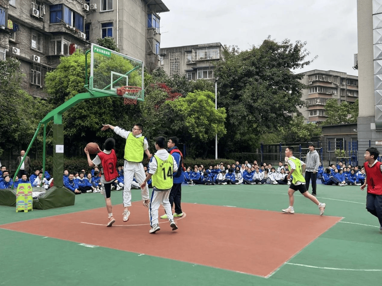 开云下载-体育精神传承不衰，赛场氛围浓厚的简单介绍