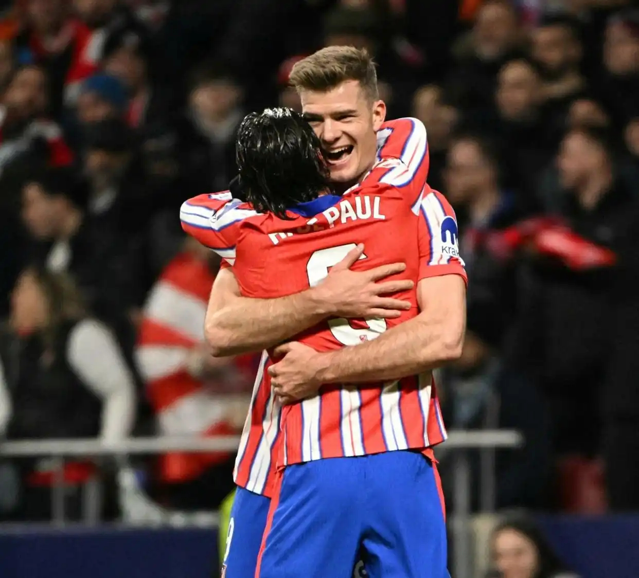 巴萨绝杀多特蒙德,莱万补时绝平德甲的简单介绍 巴萨绝杀多特蒙德,莱万补时绝平德甲的简单介绍