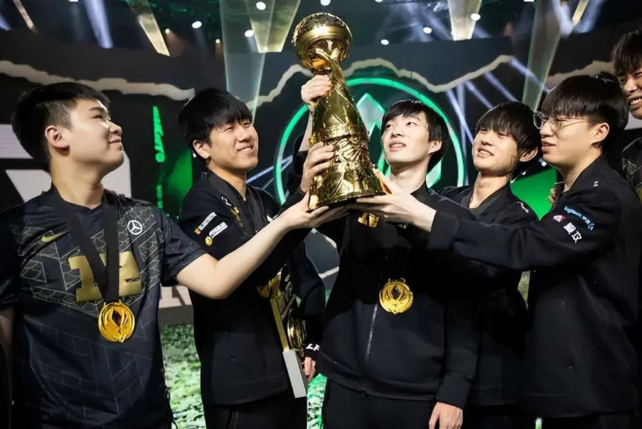 SHR横扫RNG,ShowMaker团战一打五2025世界赛2:1(首尔) SHR横扫RNG,ShowMaker团战一打五2025世界赛2:1(首尔)