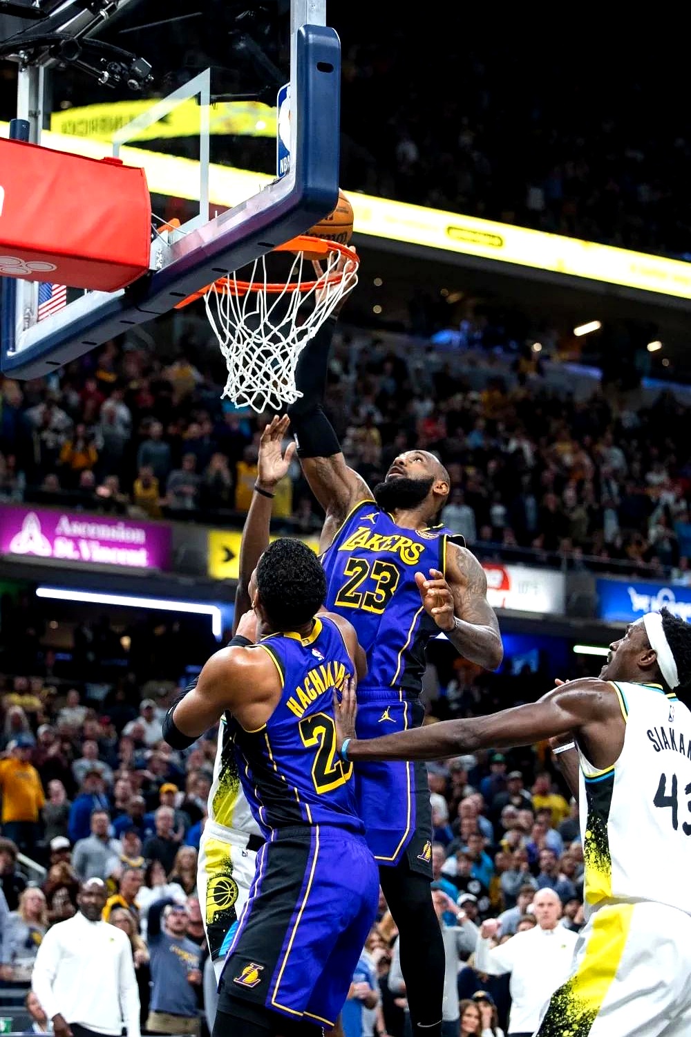 湖人战胜小牛,詹姆斯发挥神勇 湖人战胜小牛,詹姆斯发挥神勇