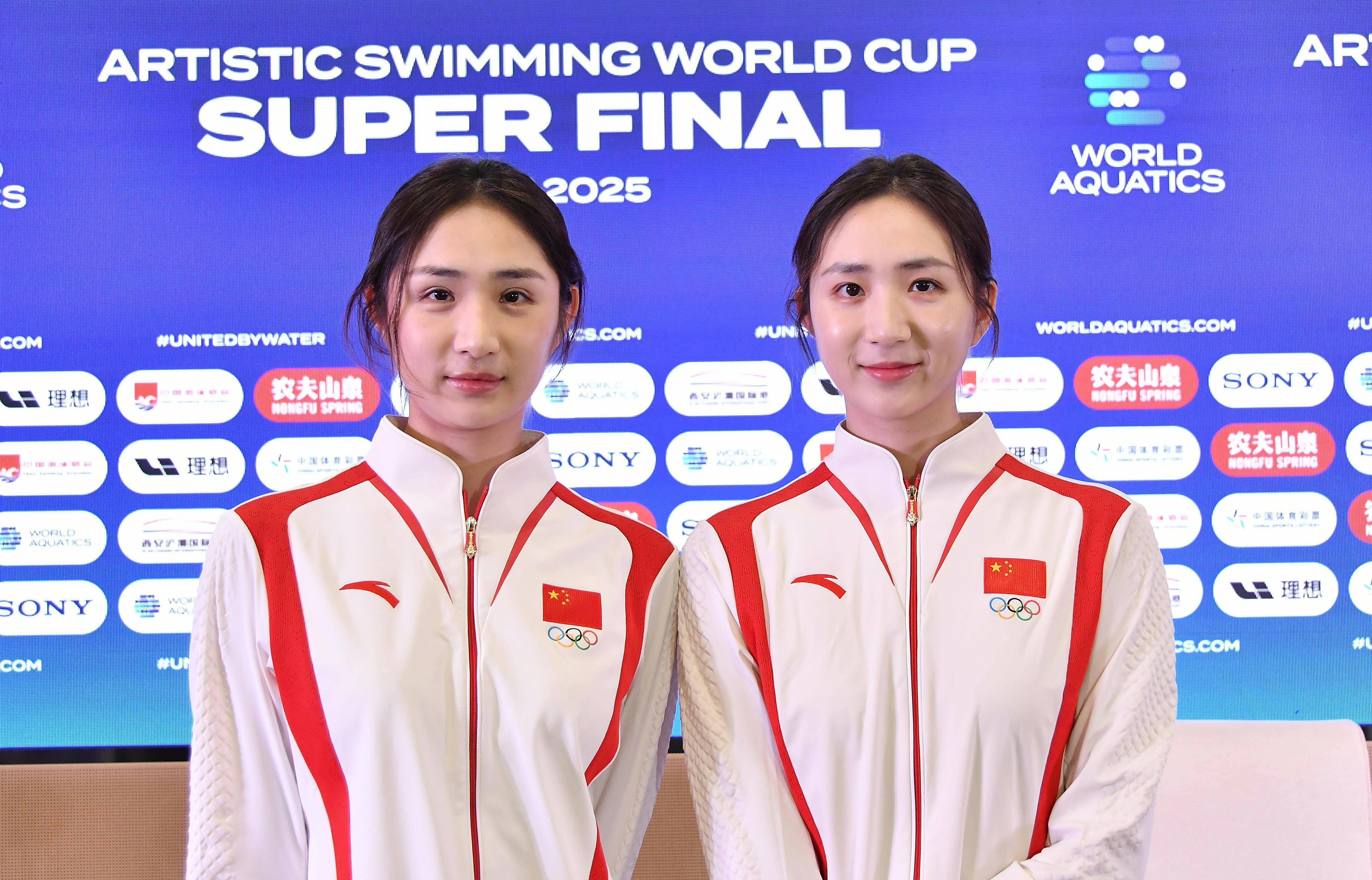 包含游泳总决赛即将打响，冠军归属成谜的词条