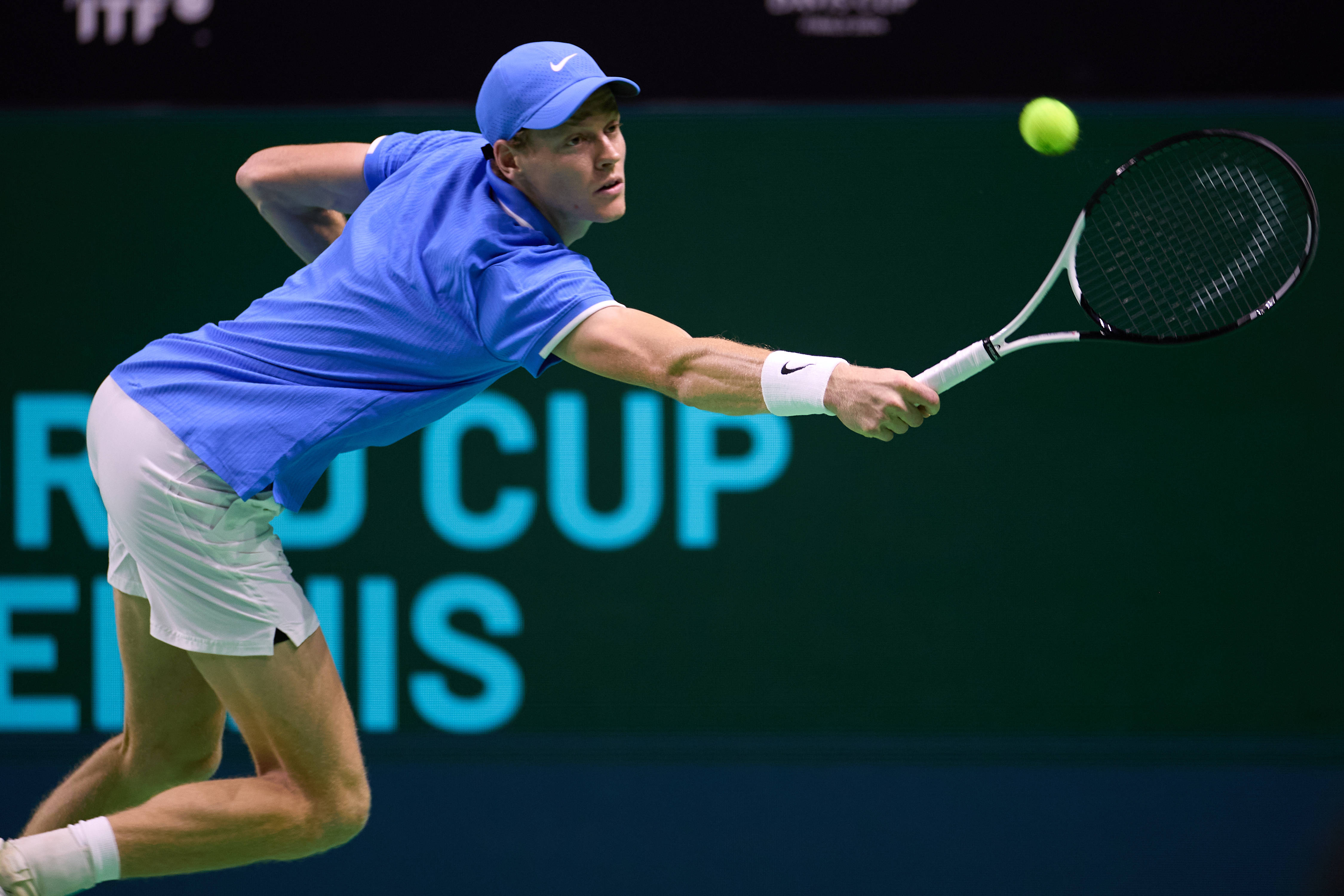 戴维斯杯鏖战年终总决赛,辛纳带队取胜 戴维斯杯鏖战年终总决赛,辛纳带队取胜