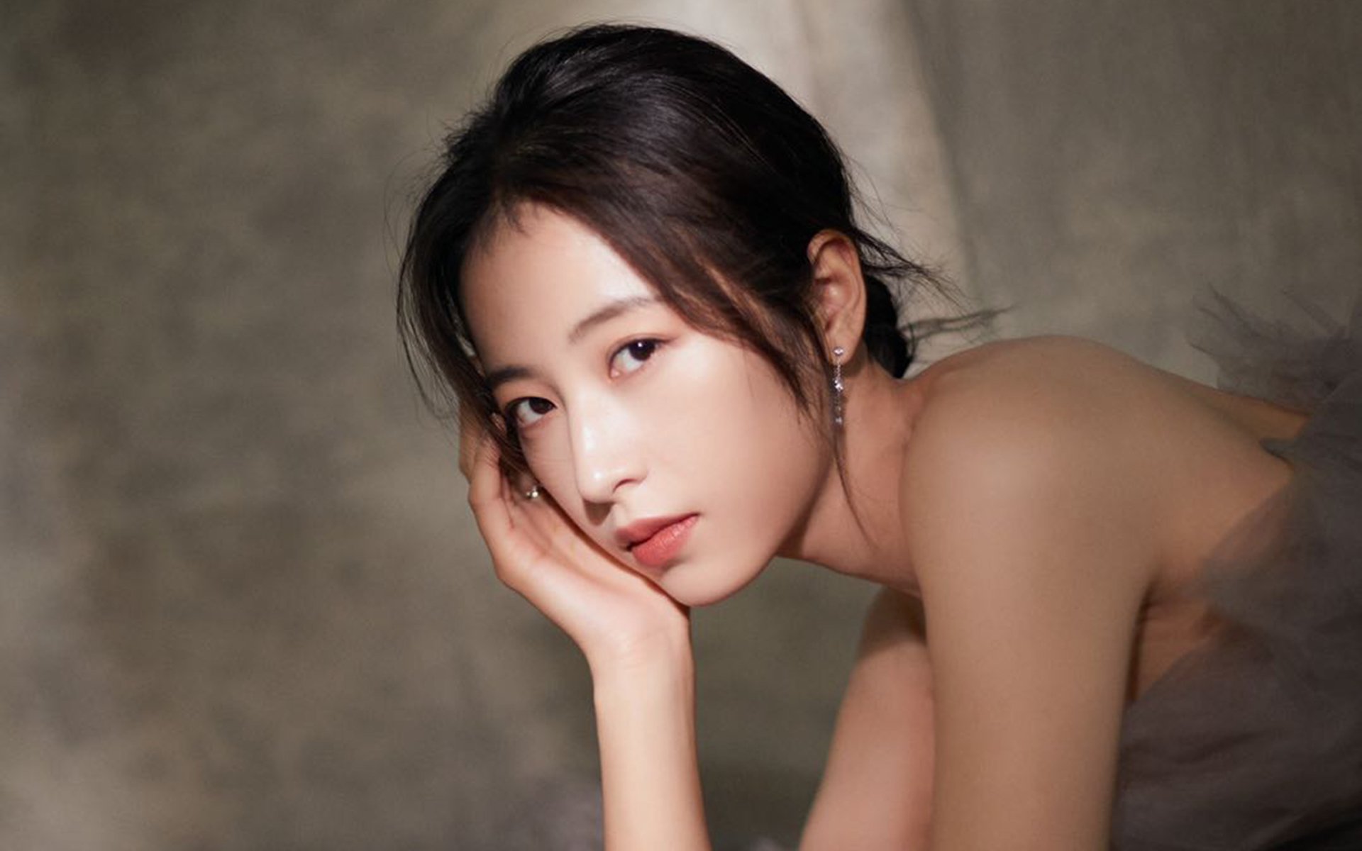 开云体育登录-当伯纳乌遇见白鹿巷，亚洲之光照耀足球两极化夜晚